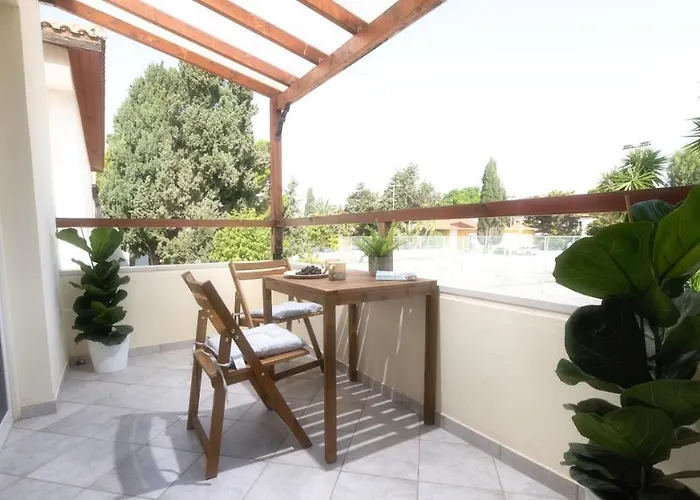 아파트 Beautiful In Harbour Paphos, & Close To *