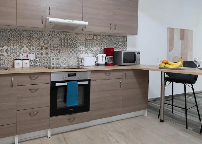 Beautiful In Harbour Paphos, & Close To 파포스