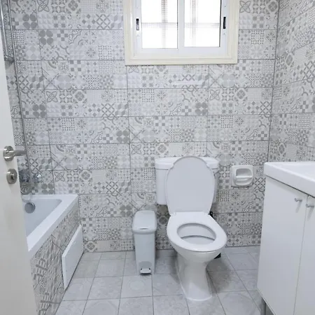 Beautiful In Harbour Paphos, & Close To *