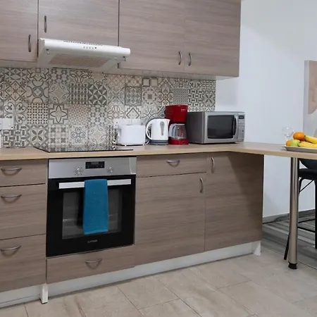 Beautiful In Harbour Paphos, & Close To פאפוס